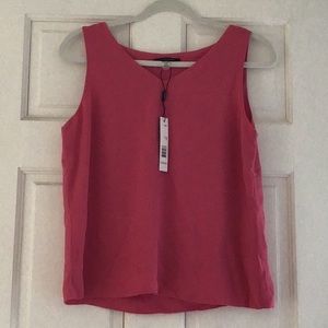 NWT TAHARI v neck top SizeS/P